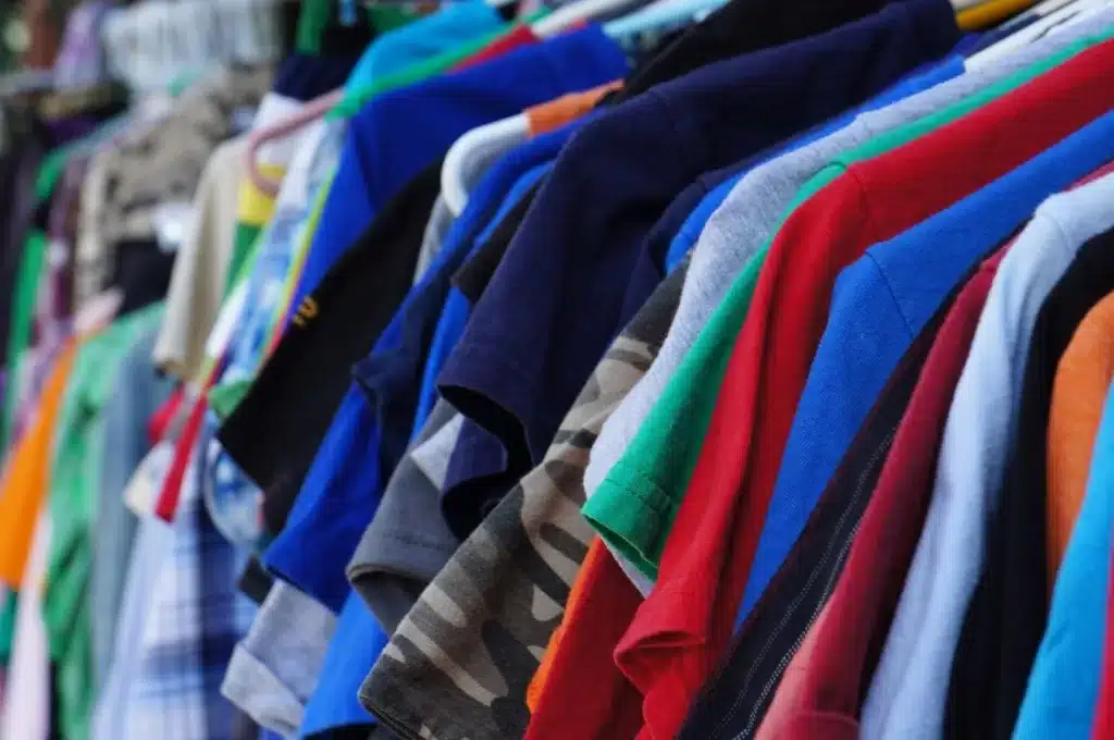 10 raisons pour lesquelles acheter d'occasion est meilleur pour vous et pour la planète 1 vetements de seconde main01