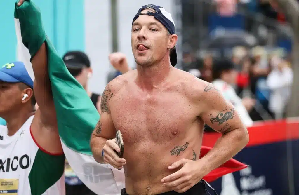 Diplo dit avoir couru un marathon en prenant du LSD. Les experts affirment qu'il a des hallucinations 1 diplo marathon 02