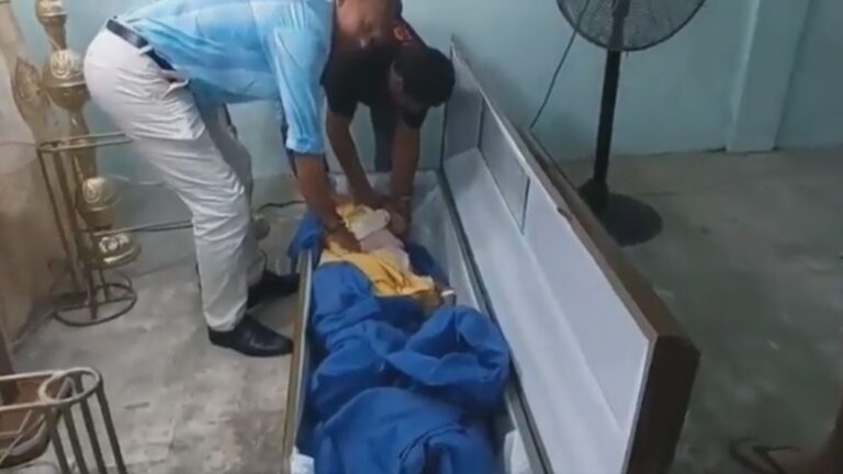 Morte ou vivante ? Une femme se réveille pendant sa propre veillée funèbre