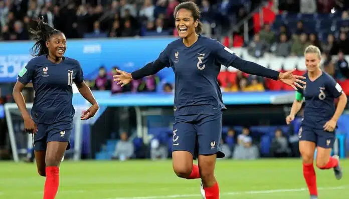Wendie Renard célèbre son but décisif contre le Brésil