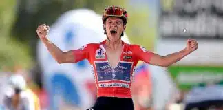 Remco Evenepoel célébrant sa victoire à la Clásica San Sebastián