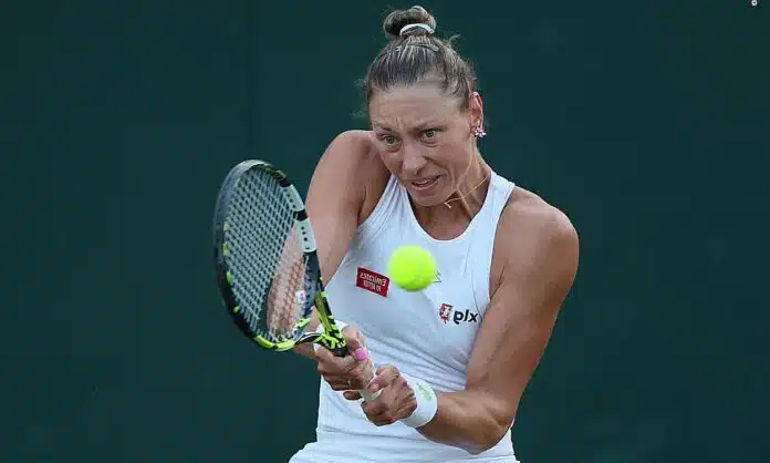 Yanina Wickmayer en action lors du tournoi de Varsovie