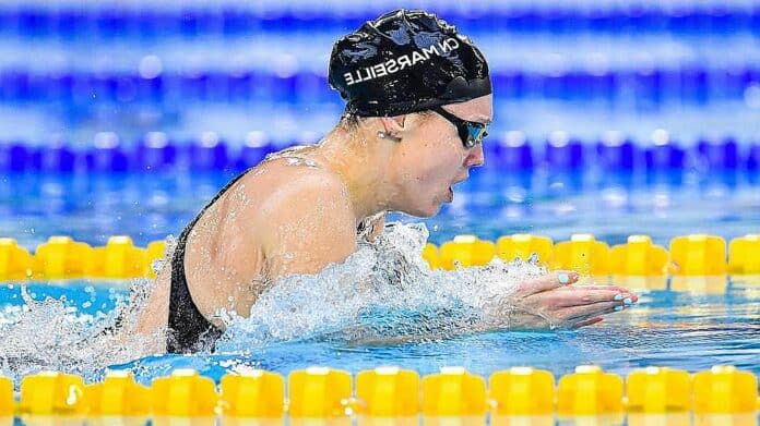 Les Mondiaux de natation ont été le théâtre d'une performance exceptionnelle de la part de deux nageuses belges, Florine Gaspard et Fleur Vermeiren. Ces deux jeunes talents ont réussi à se qualifier pour les demi-finales du 50m brasse, une prouesse qui a mis la Belgique sous les projecteurs de la natation mondiale.