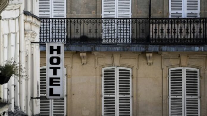Découvrez les clés d'un séjour hôtelier réussi : respect, propreté et courtoisie. Suivez nos conseils d'étiquette pour des vacances parfaites. #Hôtellerie #BonnesManières